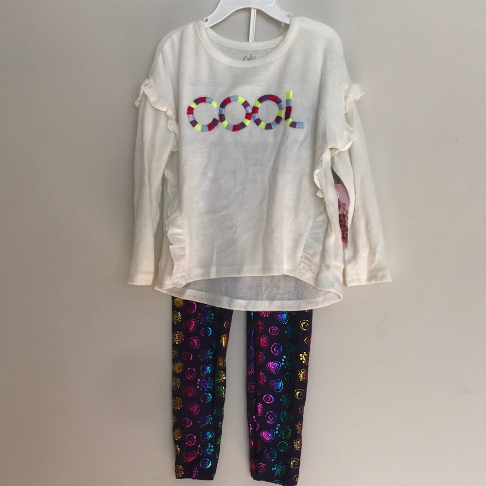 Freestyle girl casual wear Tops and bottoms sets.
